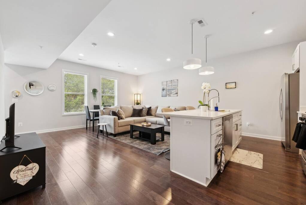 Spacious 3Bedroom Duplex With Rooftop Deck! Washington Bagian luar foto
