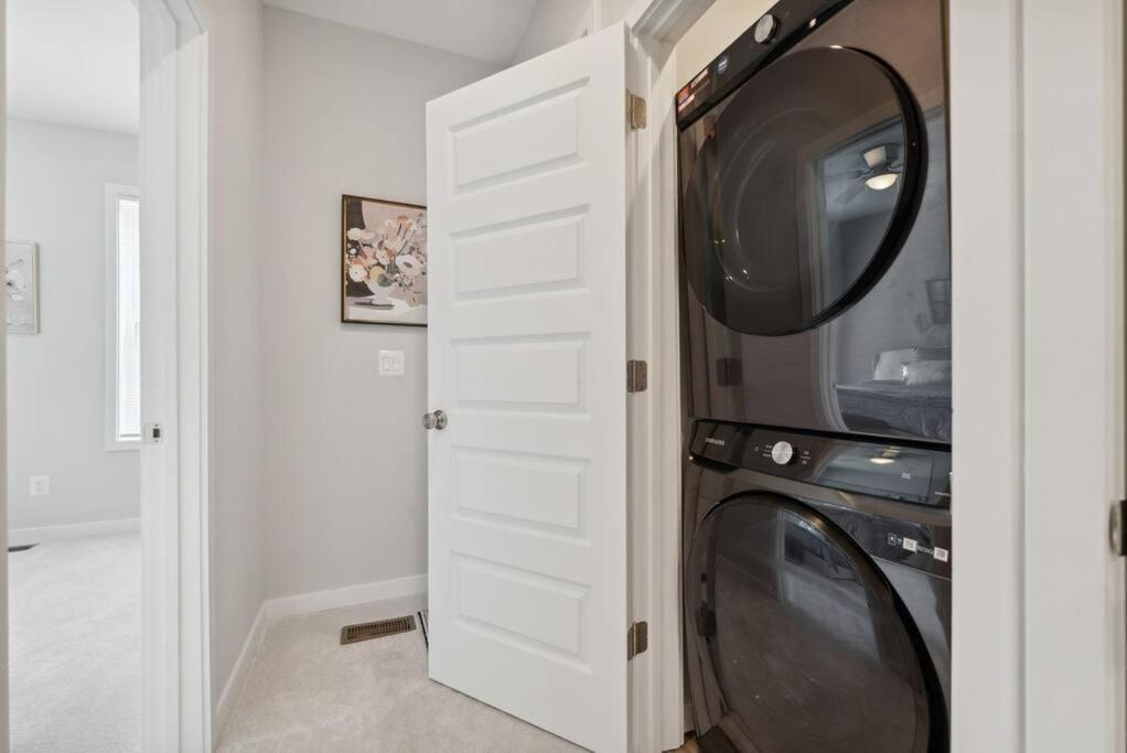 Spacious 3Bedroom Duplex With Rooftop Deck! Washington Bagian luar foto