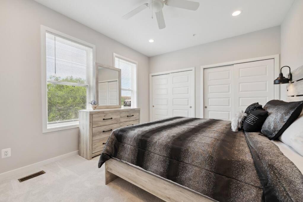 Spacious 3Bedroom Duplex With Rooftop Deck! Washington Bagian luar foto